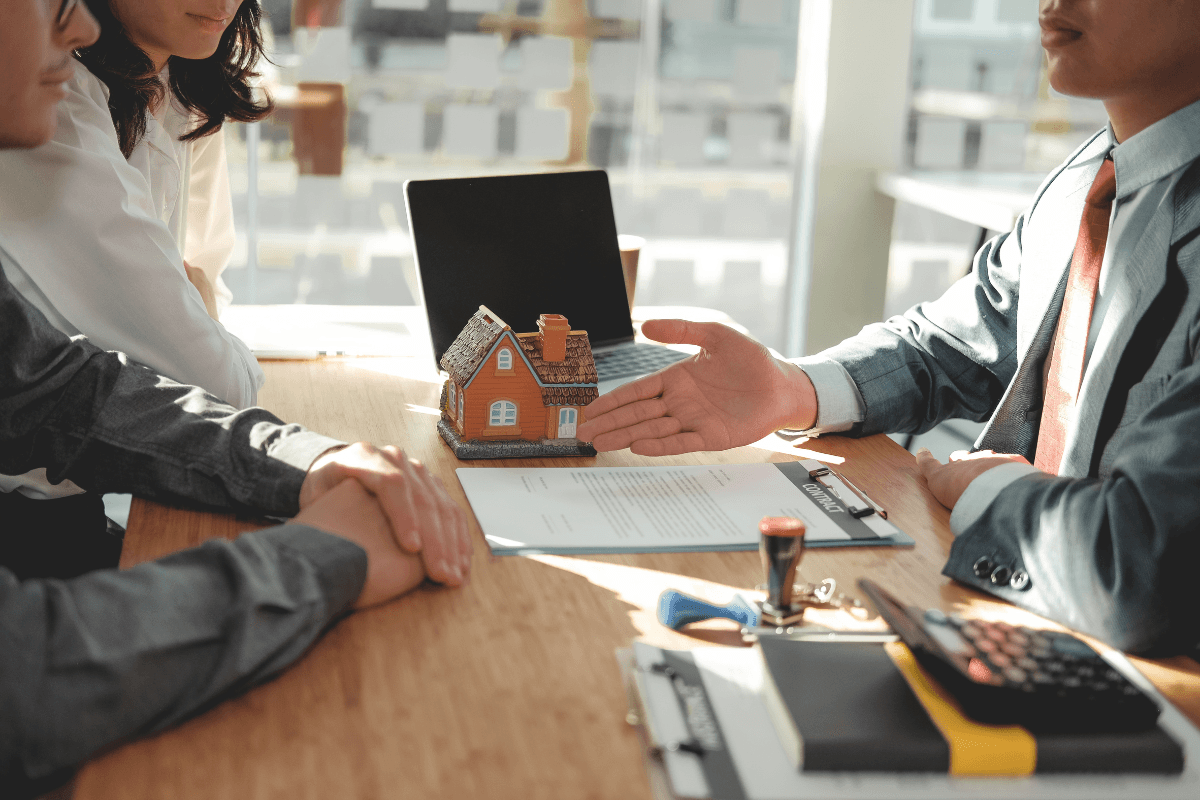 Should You Use a Mortgage Broker or Go Straight to a Lender?